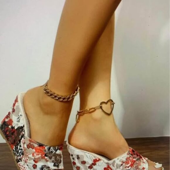 Ladies NEW size 9.5 Cloth wedge sandals - Picture 6 of 10